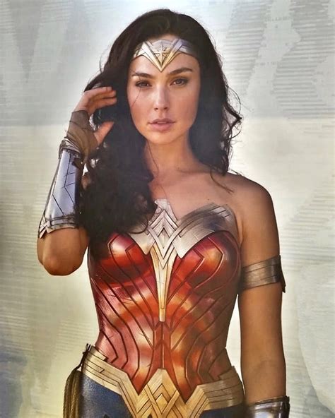 Gal Gadot - Wonder Woman 1984 - Wonder Woman (2017) Photo (43100476 ...