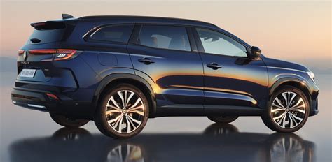 Renault Espace 2023: da monovolume a SUV, con 5 o 7 posti