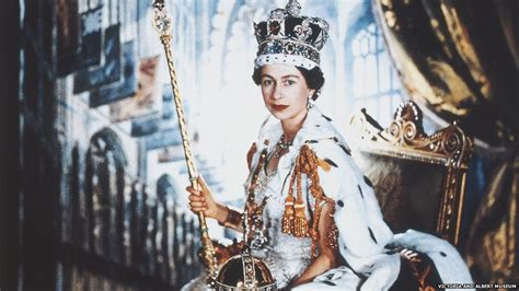 In Pictures: 1953 Coronation artefacts to be displayed - BBC News