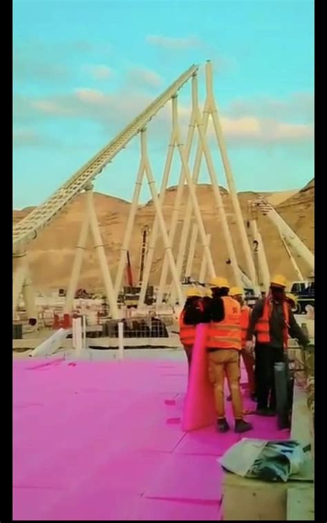 [Falcon's Flight, Six Flags Qiddiya] first lift under construction : r ...