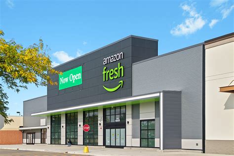 Amazon Fresh store that lets customers skip the grocery checkout line ...