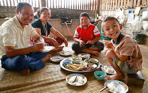 Photo of the Week: What Families Eat Around the World