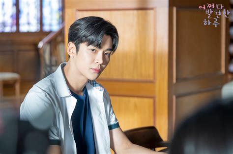 SF9’s Rowoon Comes To Kim Hye Yoon’s Rescue Once Again In “Extraordinary You”