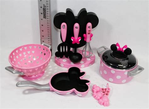 10PC DISNEY MINNIE MOUSE COOKING SET - Kastner Auctions