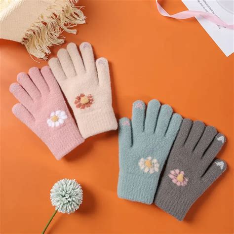 SIKONG Fashion Fleece Lined Warm Soft Touch Screen Gloves Daisy Printing Knit Gloves Women ...