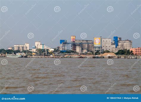 MONGLA, BANGLADESH - NOVEMBER 15, 2016: Cement Factory in Mongla Port, Banglade Editorial Stock ...