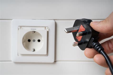 Why Do Different Countries Have Different Electrical Outlet Plugs? | Snopes.com