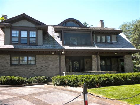 Warren Buffett, Billionaire, Still Lives In Modest Omaha Home Which Cost $31,500 In 1958 (PHOTO ...