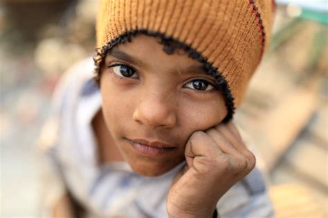 Bangladesh, portrait of a street boy in Dhaka - Dietmar Temps, photography