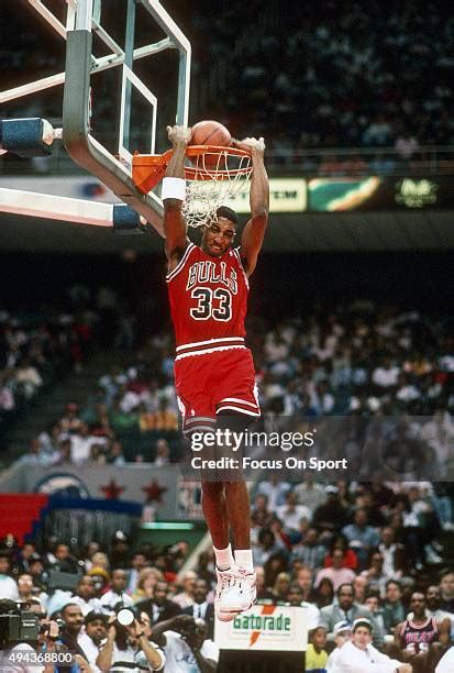 Scottie Pippen Dunk Photos and Premium High Res Pictures - Getty Images