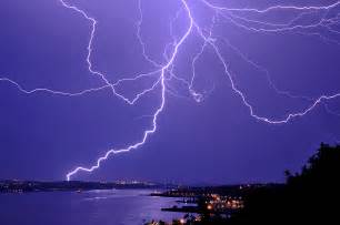 File:Lightning over Quebec.jpg