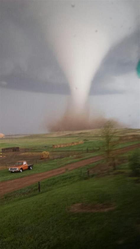 Photos, video of North Dakota tornado tearing through oil worker camp, injuring 9 | Scenery ...