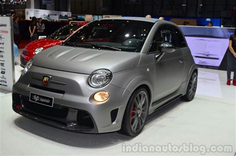 Abarth 695 Biposto - Geneva Live