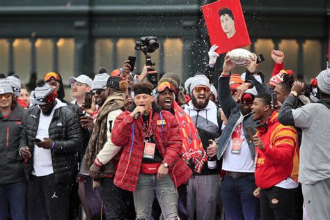 Photo gallery: Kansas City Chiefs Super Bowl parade and rally | News, Sports, Jobs - Lawrence ...