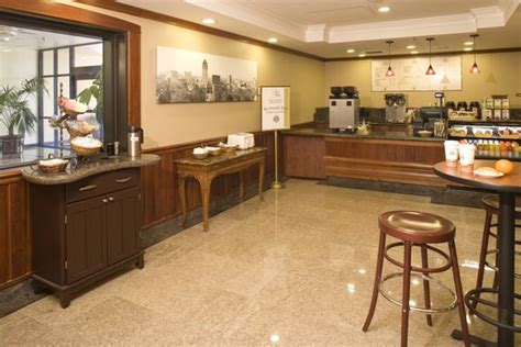 DOUBLETREE BY HILTON HOTEL FRESNO CONVENTION CENTER - 415 Photos & 182 Reviews - 2233 Ventura St ...