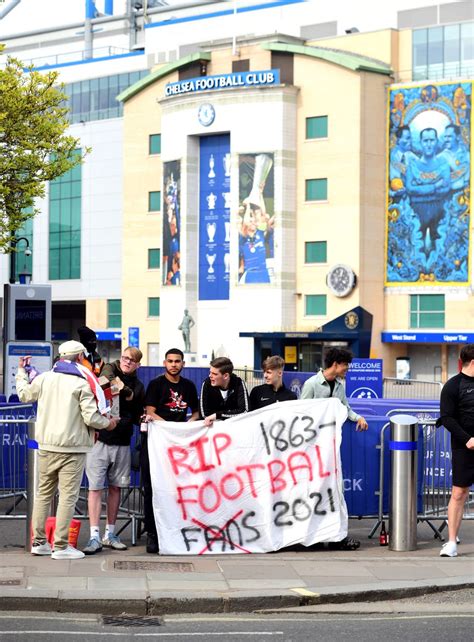 In pictures: Fans join forces to protest as English clubs quit Super ...