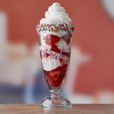 Strawberry Sundae - Eat'n Park Restaurants