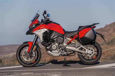 Ducati Multistrada V4 S Comes Out to Play, Looks Stunning on the Road - autoevolution