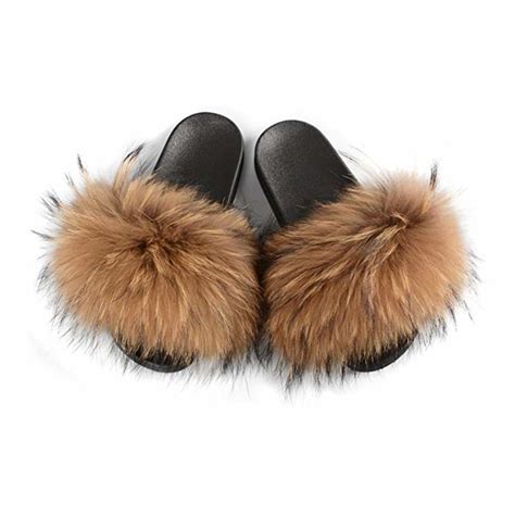 Trend Watch: The Chic And Comfy Fur Slippers We’re Seeing Everywhere ...