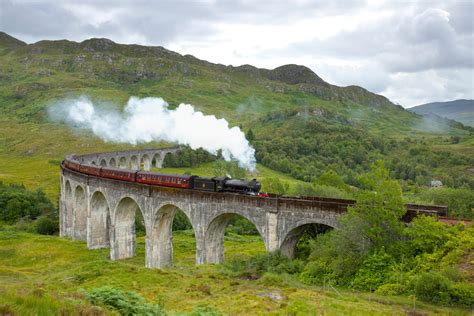 Harry Potter Hogwarts Express train passes near Glasgow tonight - here ...