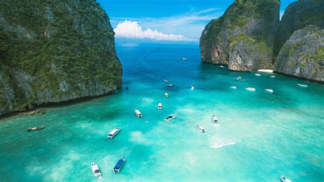 Must-see in Thailand: Phi Phi Islands - Elite Havens MAGAZINE