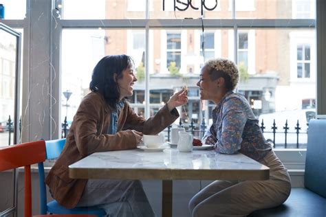 The 3 Red Flags to Look Out for on Your First 3 Dates - PureWow