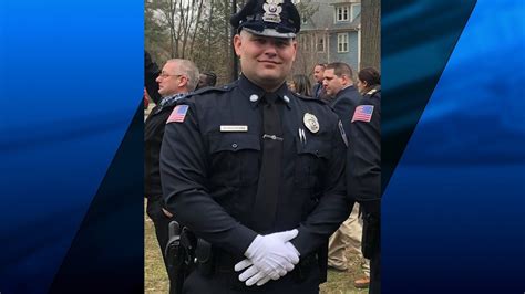 Seekonk officer lends helping hand to struggling family | ABC6