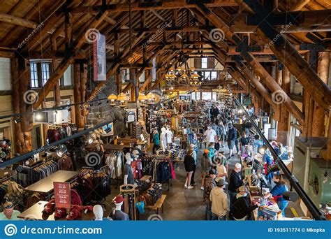 Inside View of the Old Faithful General Store, As Crowds of Tourists Shop of Souvenirs Editorial ...