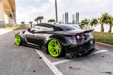 Nissan GT-R R35 Liberty Walk side