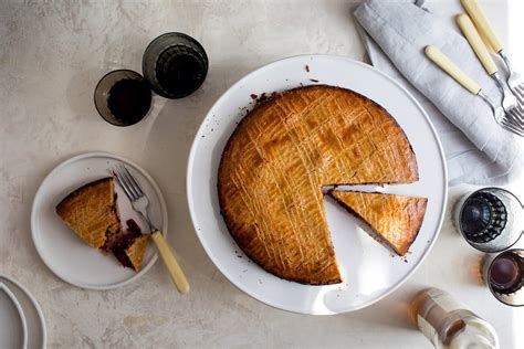 A Plum Tart That Keeps Its Charms Hidden - The New York Times