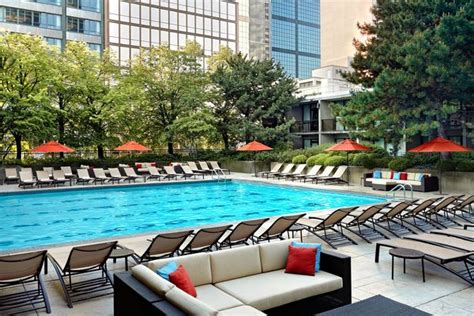 Toronto Hotels with Outdoor Swimming Pools