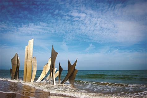 Leas Braves – Anibre Bannon sculptures on Omaha Beach – Normandy France – Flying Longhorns