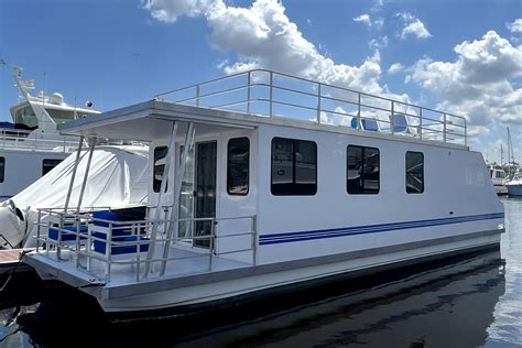 2017 Catamaran Cruisers 42 Houseboat Péniches habitables à vendre - YachtWorld