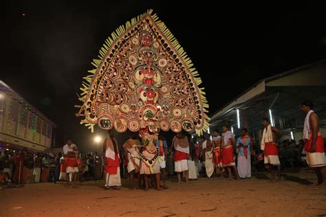 Kaviyoor Njaliyil Padayani of Njaliyil Sree Bhagavathy Temple ...