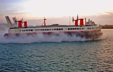 World's Largest Hovercrafts Hitting Speeds Up To 95 MPH - Industry Tap