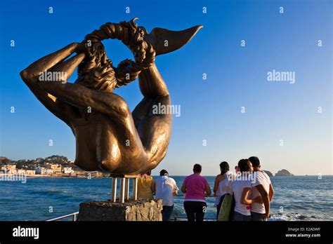 Mexico, Sinaloa state, Mazatlan, statue along the Malecon (waterfront ...