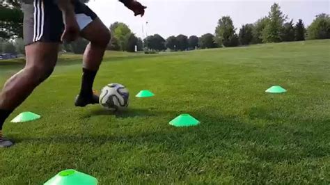 Soccer Drill: Fast Footwork drill to develop close ball control & quick ...