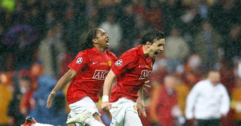 Manchester United's Owen Hargreaves and Anderson celebrate after Edwin ...