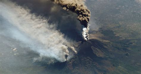 Massive Volcano Eruption at Mount Etna in 1669 Kills Thousands - New Historian