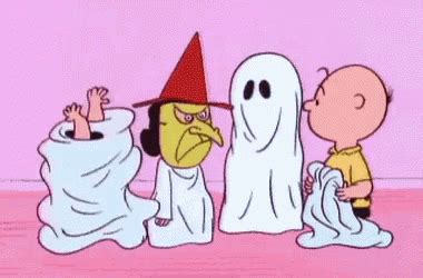 Charlie Brown GIF - Charlie Brown Halloween GIFs | Charlie brown halloween, Halloween cartoons ...