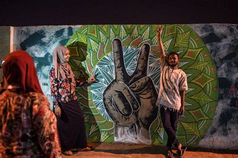 Bashir's Overthrow Inspires Sudan Graffiti Artists