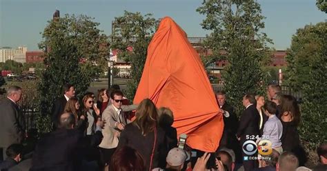 Statue Honoring Late Flyers Founder Ed Snider Unveiled In Philly - CBS Philadelphia