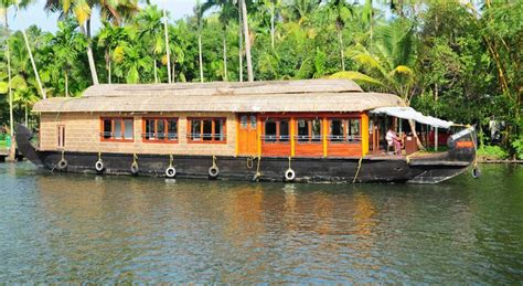 Kumarakom Houseboat, Luxury & cheap houseboat packages, Houseboats ...