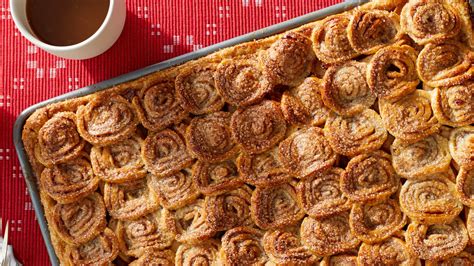 Martha’s Amazing Apple Pie Has 63 Mini Cinnamon Rolls On Top | Martha Stewart