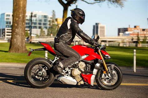 A "Short" Review About Riding the Ducati Streetfighter V4 S - Asphalt ...