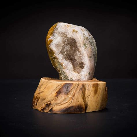 Organic Mounted Geode Druse: Stone Decor - Decora Loft