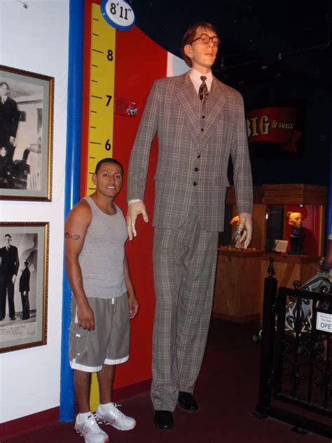 THE TALLEST MAN IN THE WORLD!!!!! | Tall guys, Tall people, High waist ...