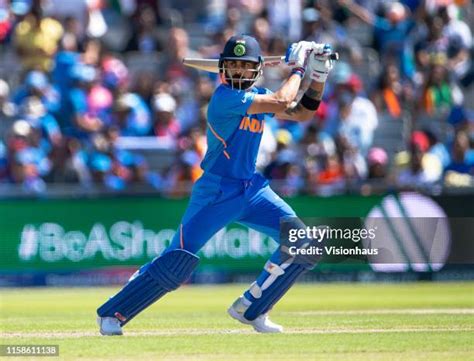 Virat Kohli Batting Photos and Premium High Res Pictures - Getty Images