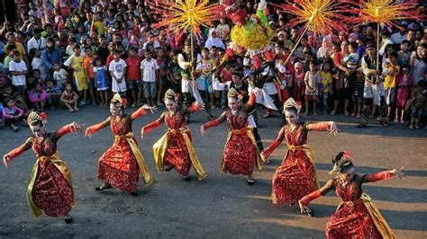 10 Tarian Jawa Tengah: Sejarah, Properti, Makna & Gambar