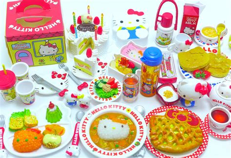 Re-Ment Collection: Hello Kitty Eating at Home